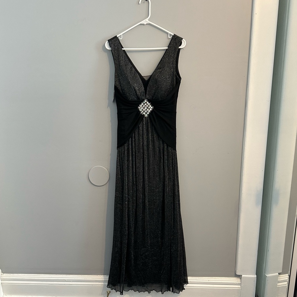 Sophisticated Black Maxi Dress with Embellished Detail